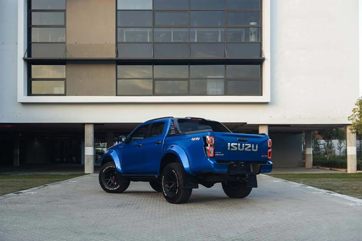 CMH Isuzu d-max double cab arctic Gallery image 4